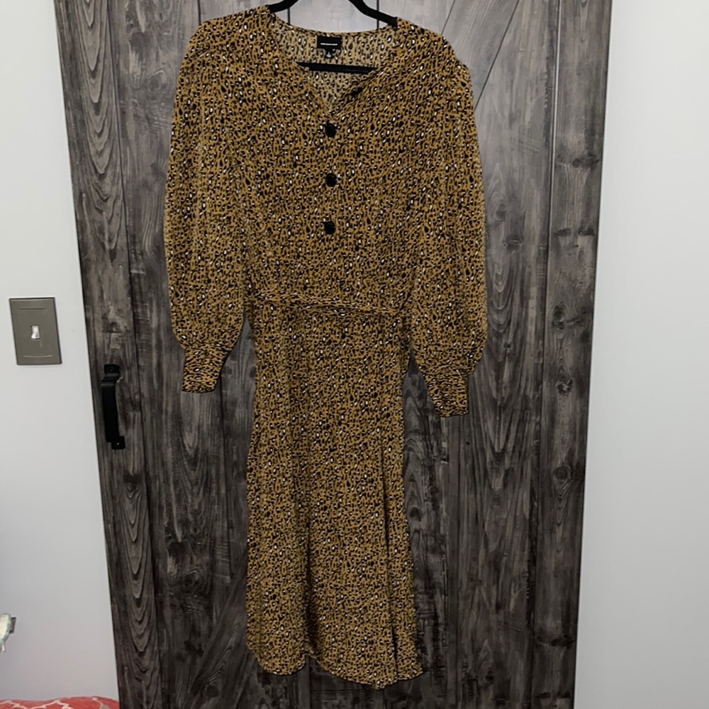 Long sleeve Cheetah print midi dress